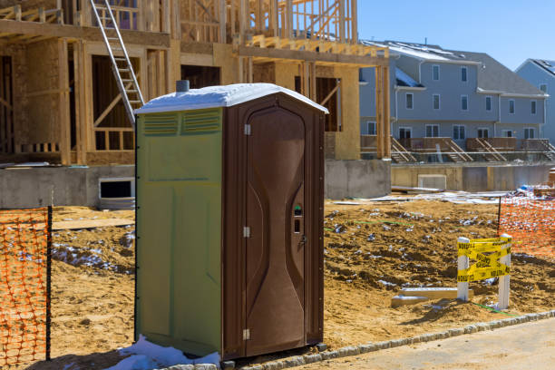 Best Porta potty delivery and setup  in Earlham, IA