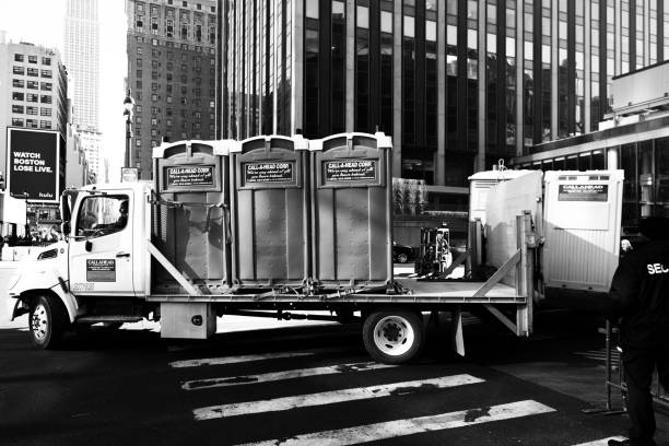 Best Portable bathroom rental  in Earlham, IA